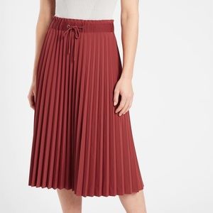 BNWT Athleta Hayes Midi skirt M